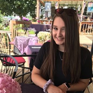 Meet your Posher, Abbey